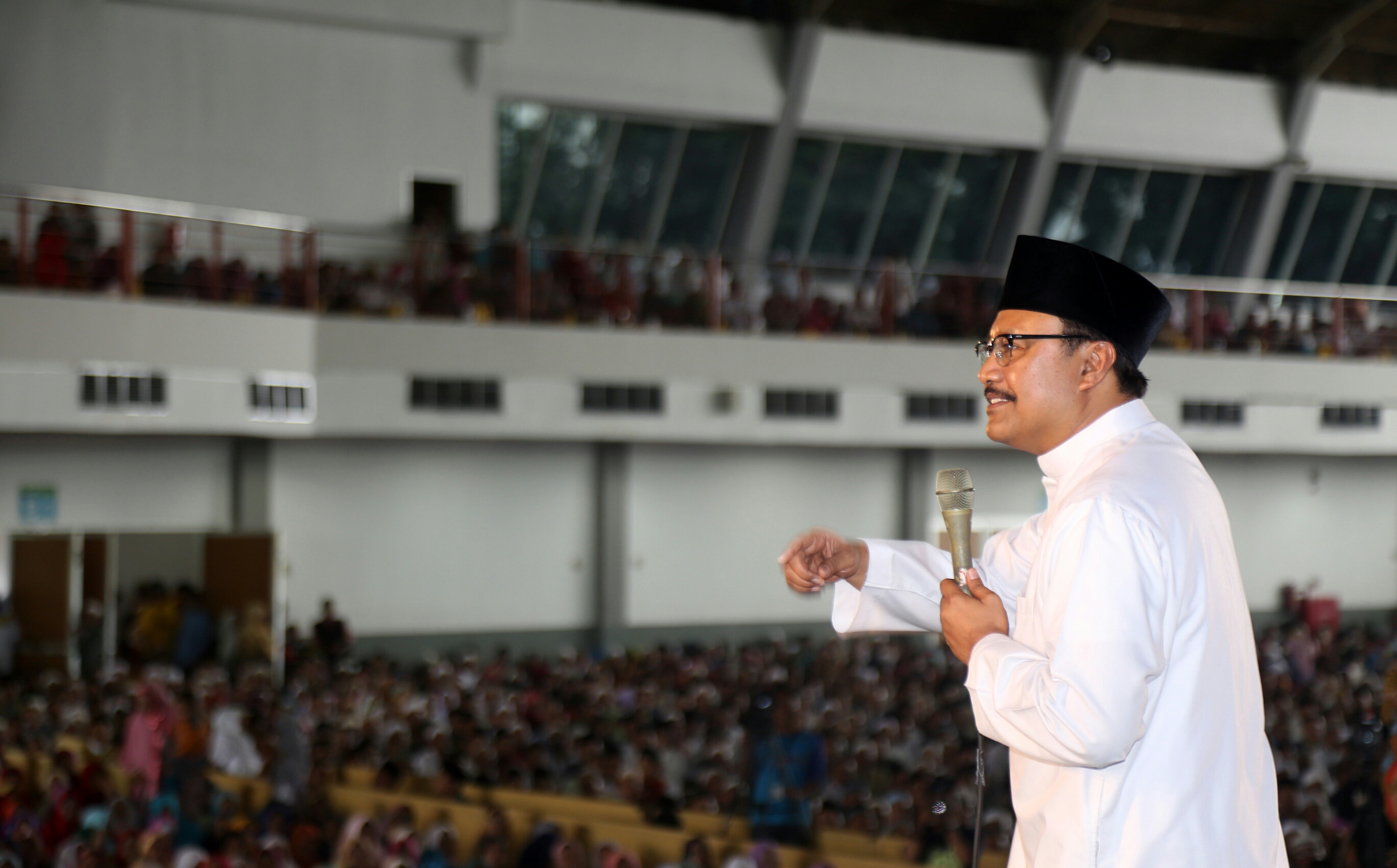Wakil Gubernur Jatim saat Milad ke-19 Al-Jihad di Jatim Expo Surabaya, Minggu (26/3).