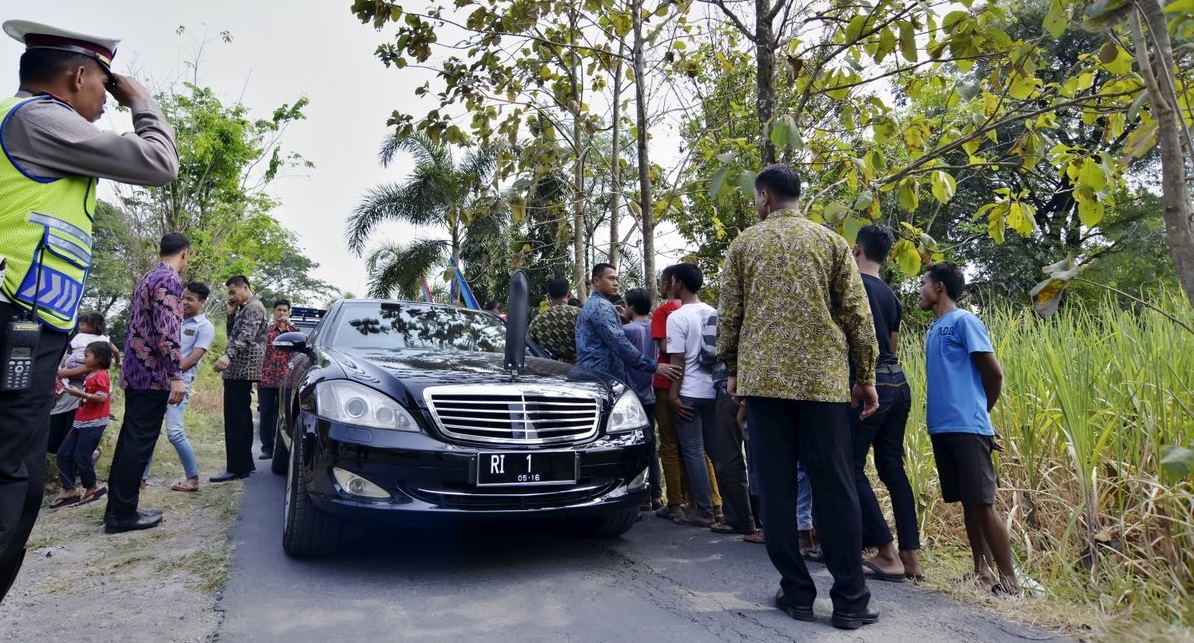 MOGOK: Mobil dinas Presiden Jokowi yang sempat mogok saat kunjungan kerja di Kalimantan Bara.