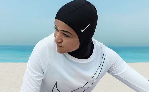 Zahra Lari menggunakan Nike Pro Hijab (Foto: hypebeast.com)