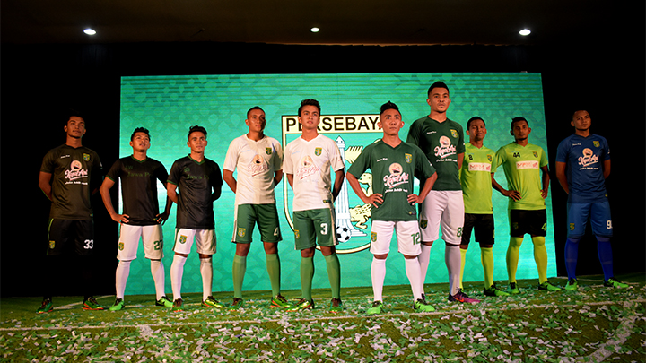 Jersey Persebaya Surabaya yang dirilis hari ini di Atrium DBL Arena, Senin (10/4). (foto: ngopibareng.id)