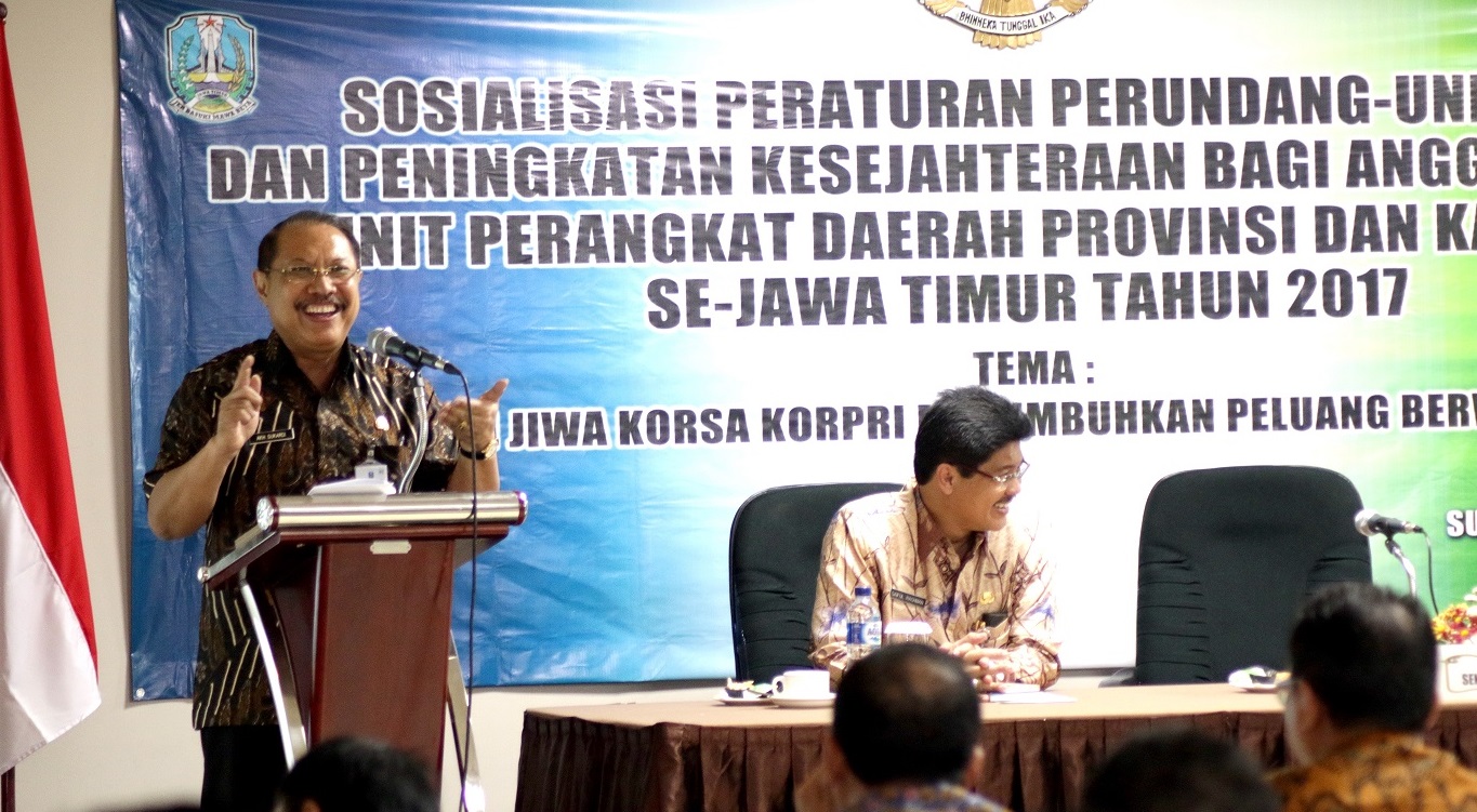 Sekdaprov memberi Arahan dan sekali Gus Membuka Rakor Peraturan Perundang - Undangan dan Peningkatan Kesejahteraan Bagi Anggota Korpri Unit Perangkat Daerah Provinsi dan Kab dan Kota se Jawa Timurm di Ho, Kamis (6/4).