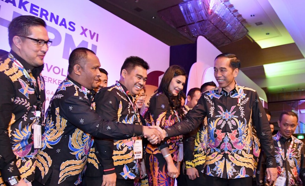 Presiden Jokowi saat menghadiri Rapat Kerja Nasional XVI Himpunan Pengusaha Muda Indonesia (HIPMI) di Ballroom Hotel The Ritz Carlton, Jakarta Selatan, Senin (27/3).