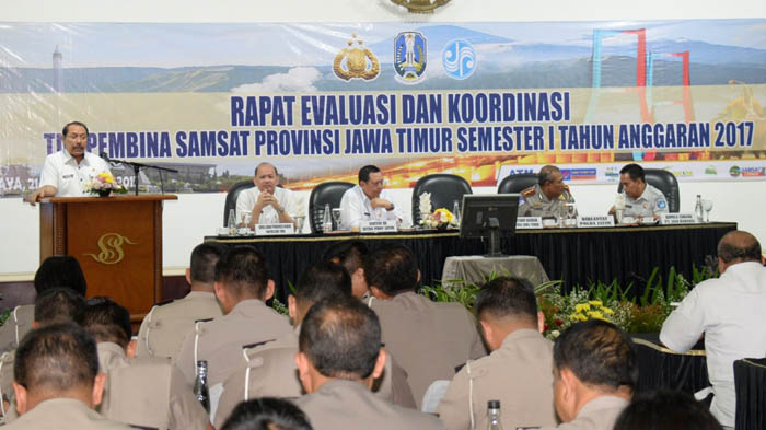 Rapat koordinasi tim pembina samsat di Hotel Shinggasana, Surabaya, Rabu (22/2).