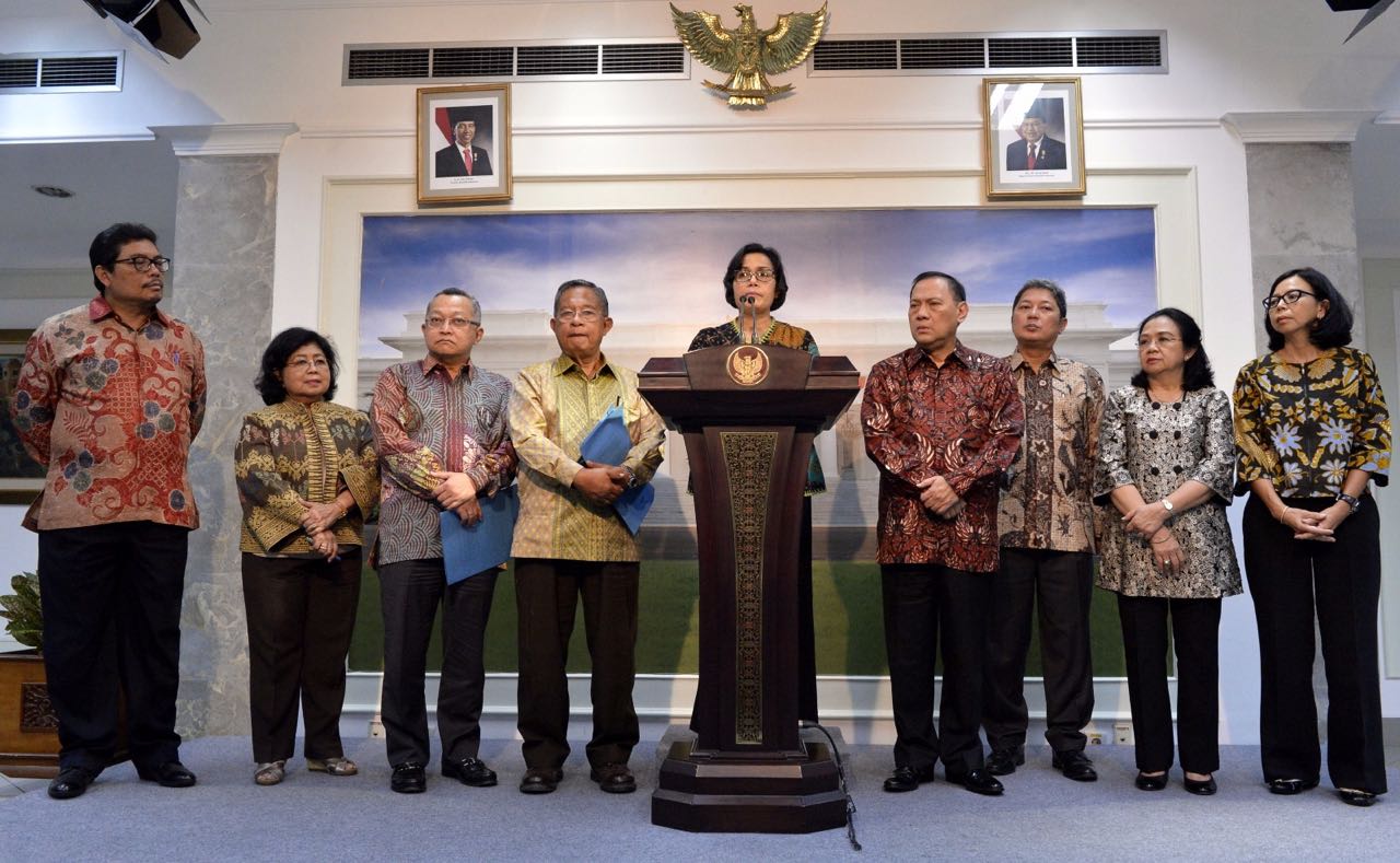 PANSEL: Sri Mulyani sebagai Ketua Pansel Dewan Komisioner OJK beri keterangan pers usai diterima Presiden Jokowi. (Foto Biro Pers Setpres)