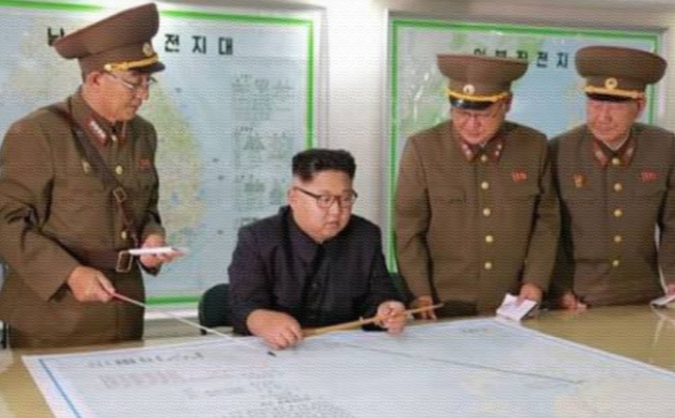 Foto yang menunjukkan suasana persiapan perang yang dipimpin langsung Kim Jong Un
