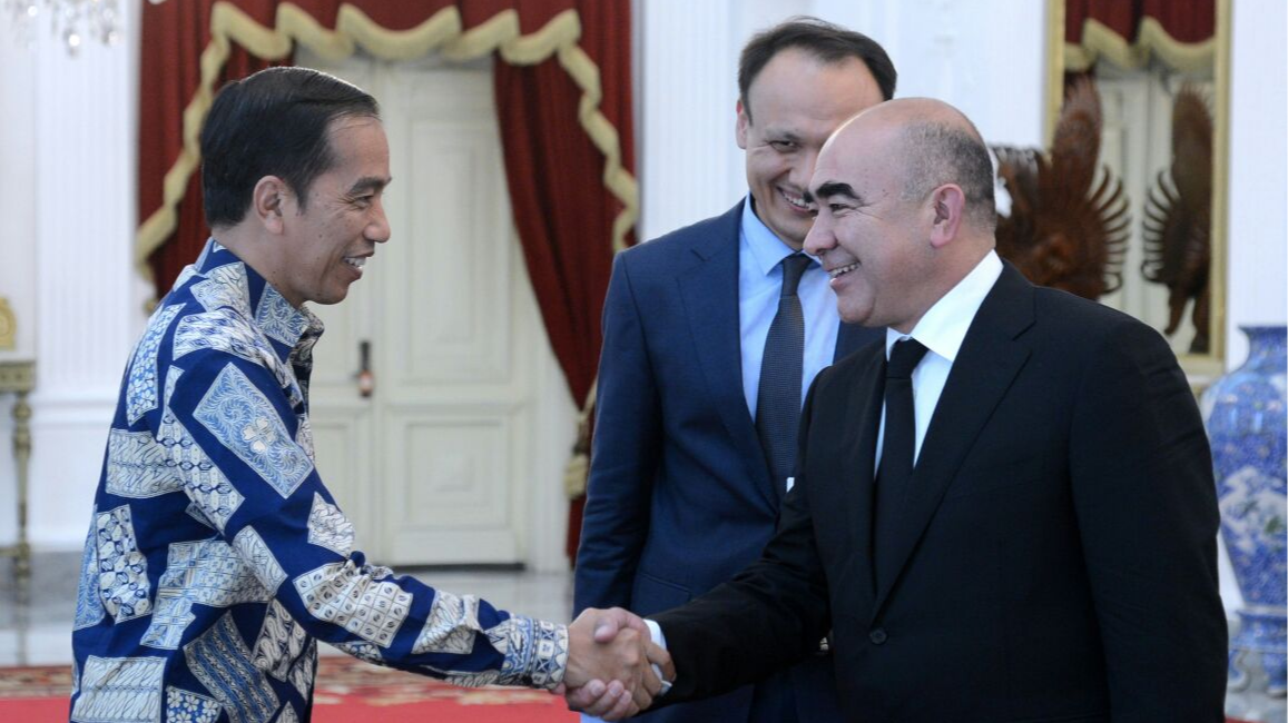 Presiden Joko Widodo menerima kunjungan kehormatan Wakil Perdana Menteri (PM) Uzbekistan Zoyir Mirzaev di Istana Merdeka, Senin 21 Agustus 2017). (Foto: Biro Setpres)