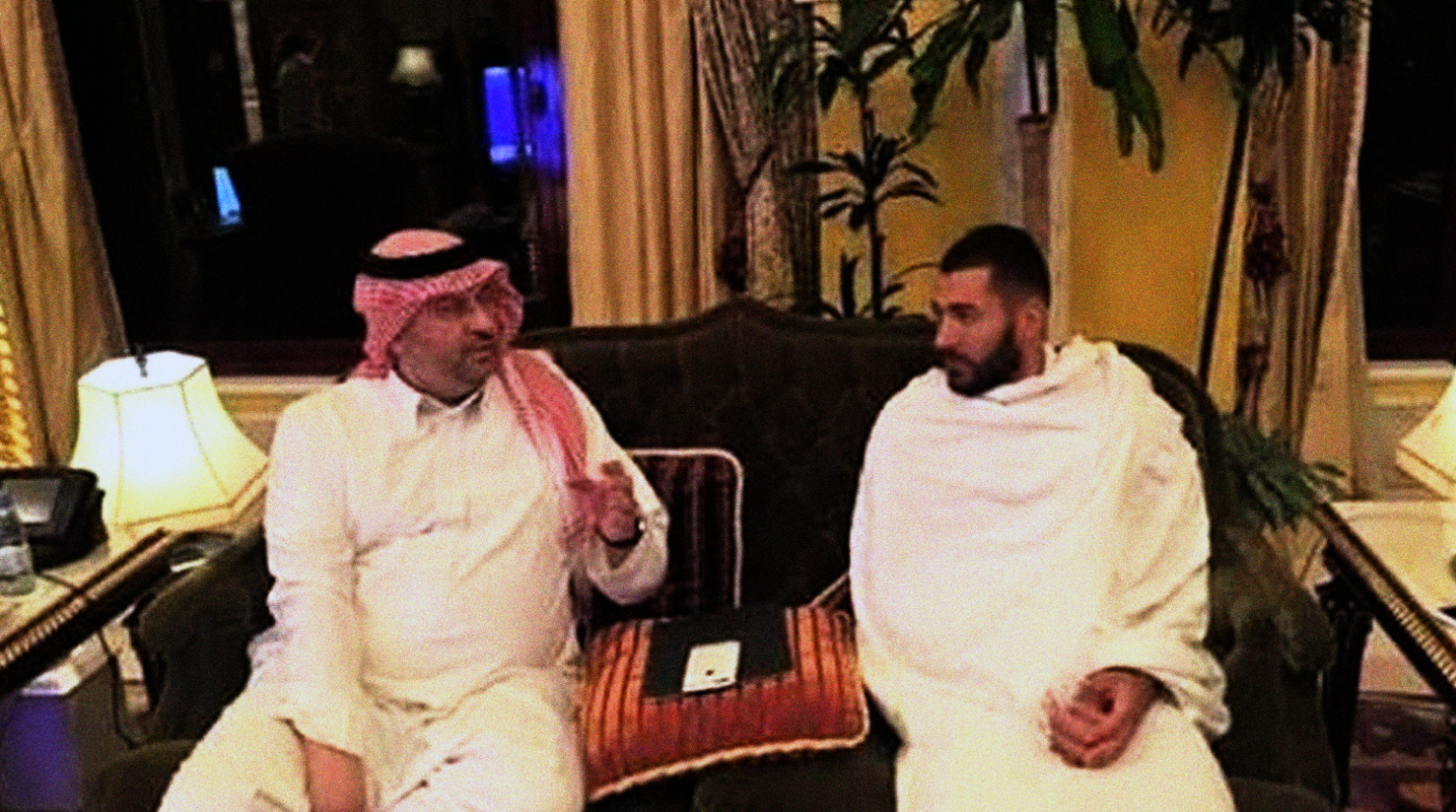 Salah satu foto Karim Benzema yang beredar tampak sedang berada di Mekkah untuk  menunaikan ibadah haji.
