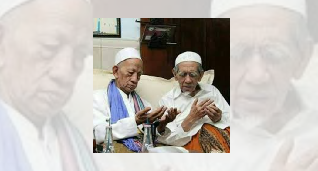 KH Sholeh Qosim (kiri) bersama KH Maimun Zubair.