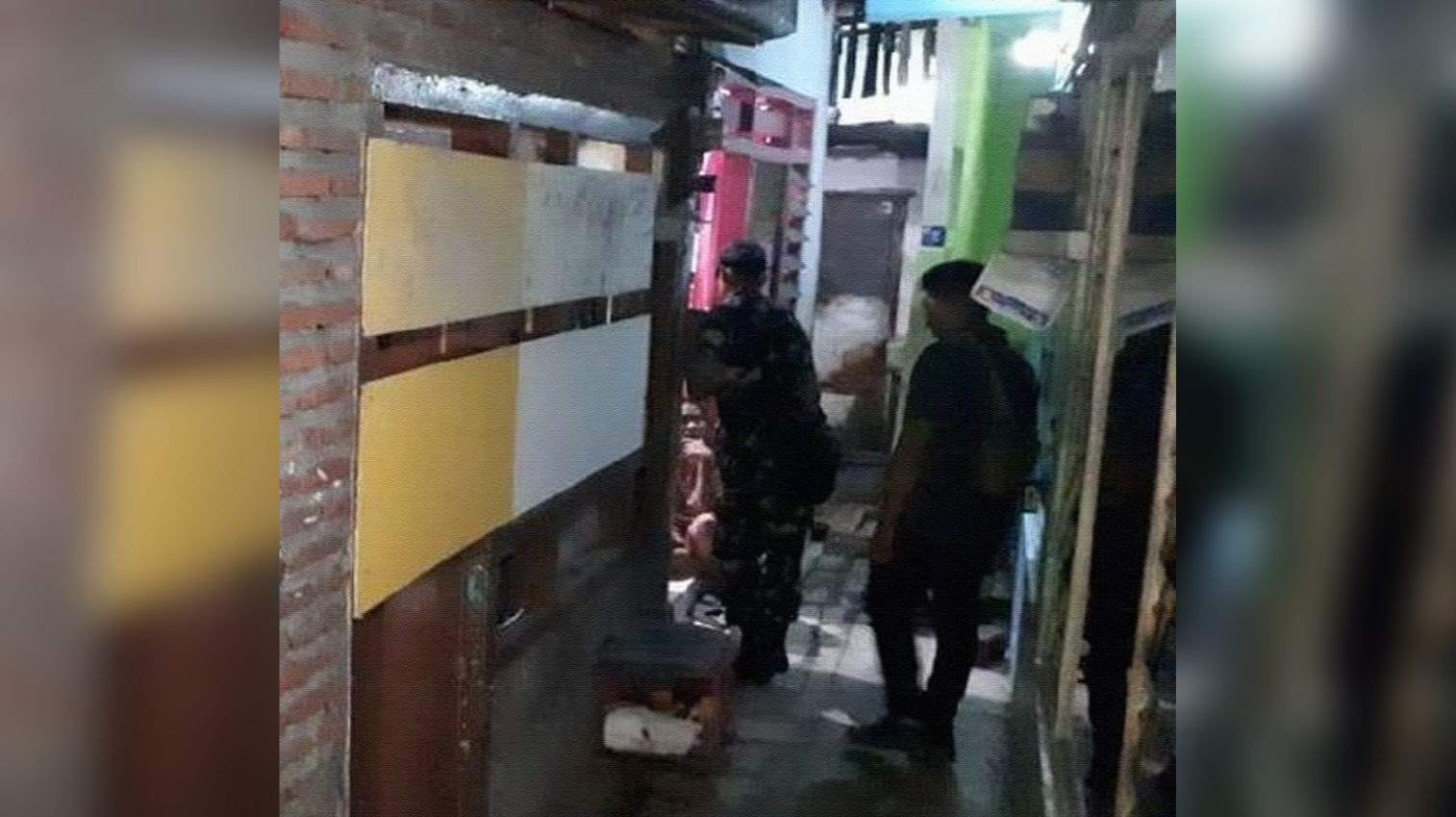 Rumah terduga teroris ET, Jalan Kedung Turi III, Kelurahan Kedungdoro, Tegalsari, Surabaya.