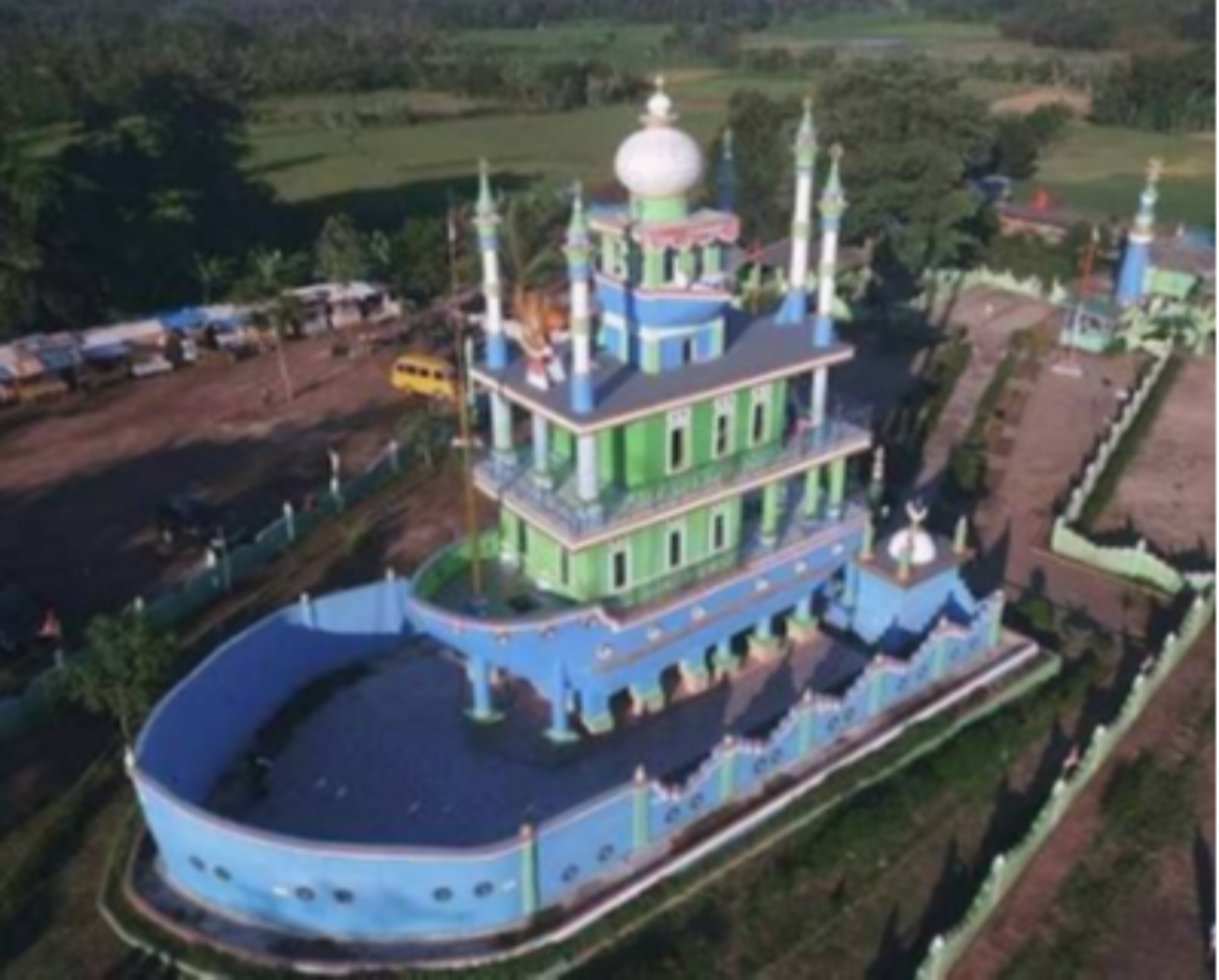 Ikon unik Banten, Masjid Kapal Bosok. foto:piknikyuk