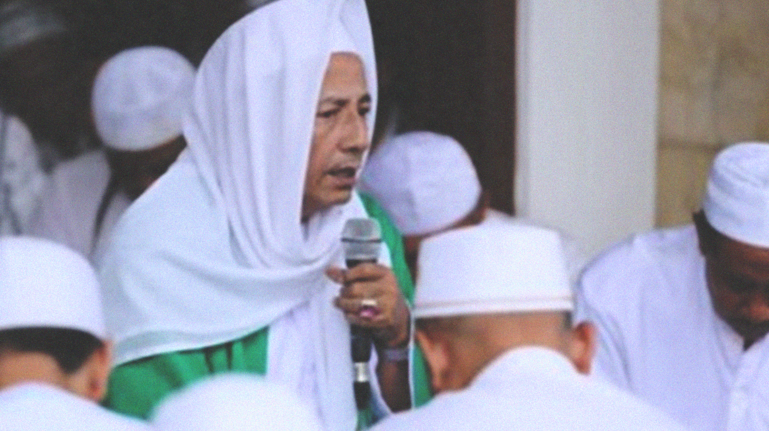 DAHSYAT: Maulana Habib Muhammad Luthfi bin Yahya. (foto: dok ngopibareng.id)