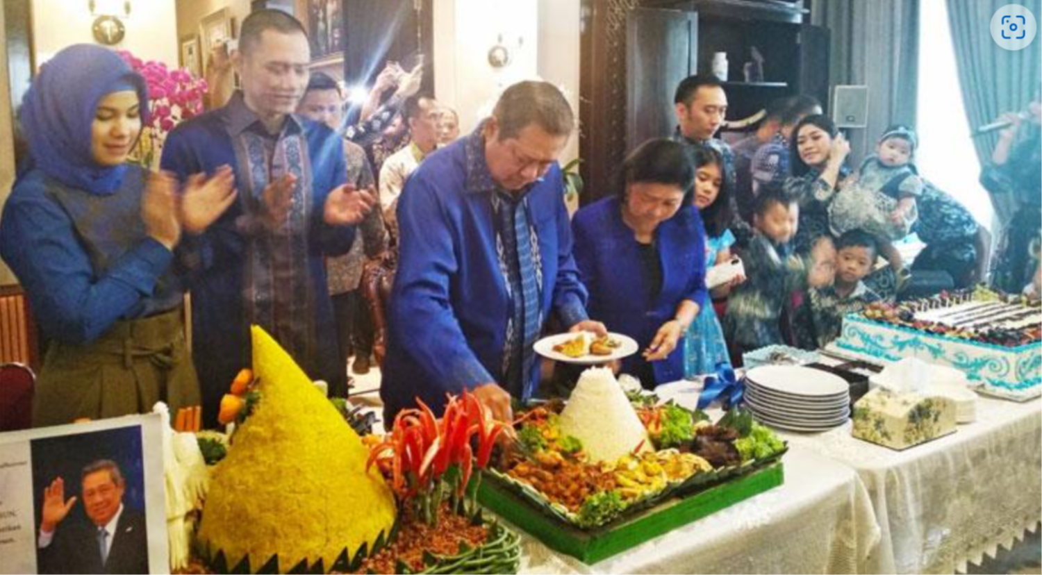 Ketua Umum Partai Demokrat Susilo Bambang Yudhoyono ditemani keluarga dan para kadernya merayakan ulang tahun ke-69 di rumahnya (9/9). Foto : istimewa