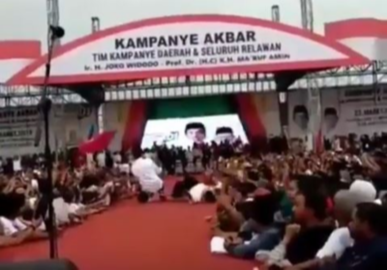 Video Iriana Jokowi 'Nggeblak'! Jatuh di Panggung Kampanye