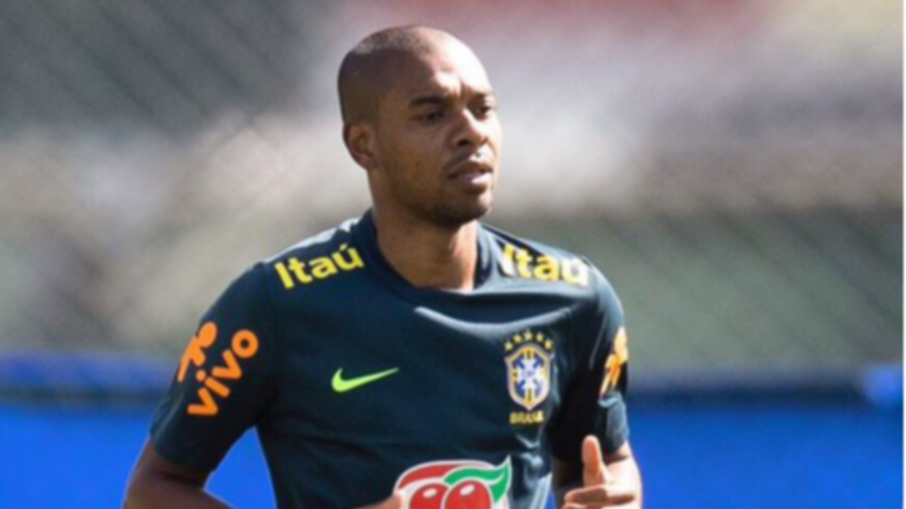 Fernandinho beri dukungan untuk Neymar. (Foto: Twitter/@fernandinho)