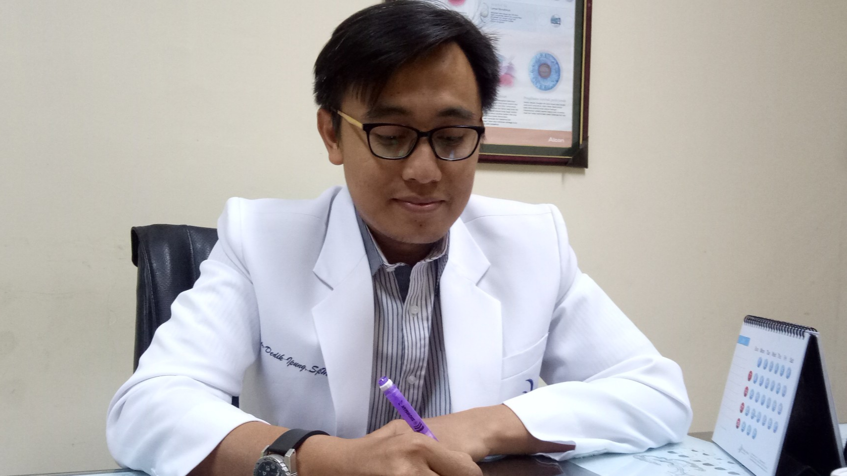 Dokter mata RSMU Surabaya dr. Dedik Ipung Setiyawan, Sp.M. (Foto: Pita/ngopibareng.id)