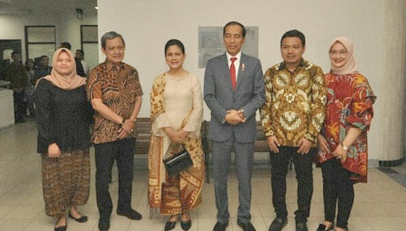 Presiden Joko Widodo dan rombongan usai membesuk Risma di RSUD dr Soetomo, Surabaya, Sabtu 29 Jumi 2019. (Foto: Istimewa/ngopibareng.id)