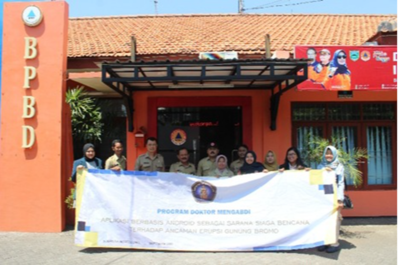 Tim peneliti aplikasi Bromo Siaga, Universitas Brawijaya bersama BPBD Kabupaten Probolinggo (dok: foto istimewa)