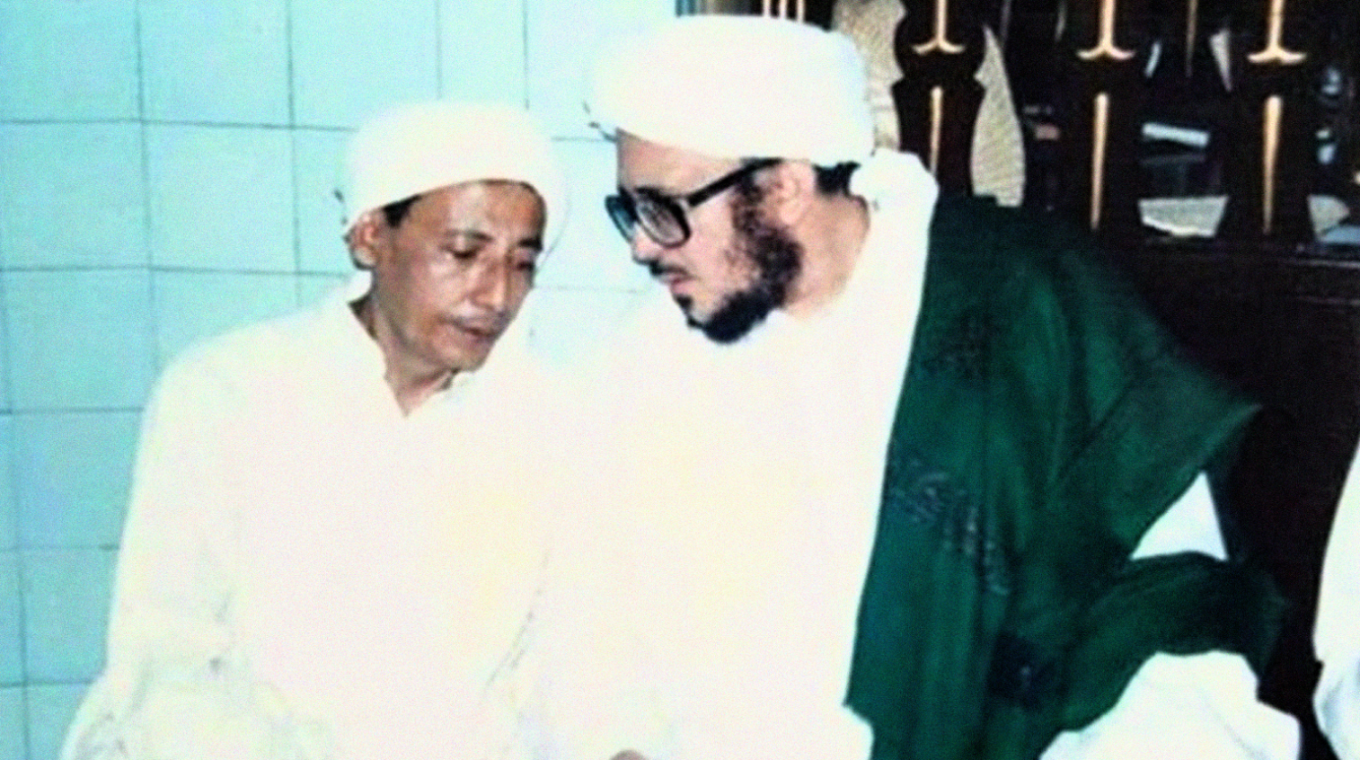 Habib Muhammad Luthfi bin Ali bin Hasyim bin Yahya Pekalongan bersama Sayid Muhammad bin Alawi al-Maliki. (Foto: Istimewa)