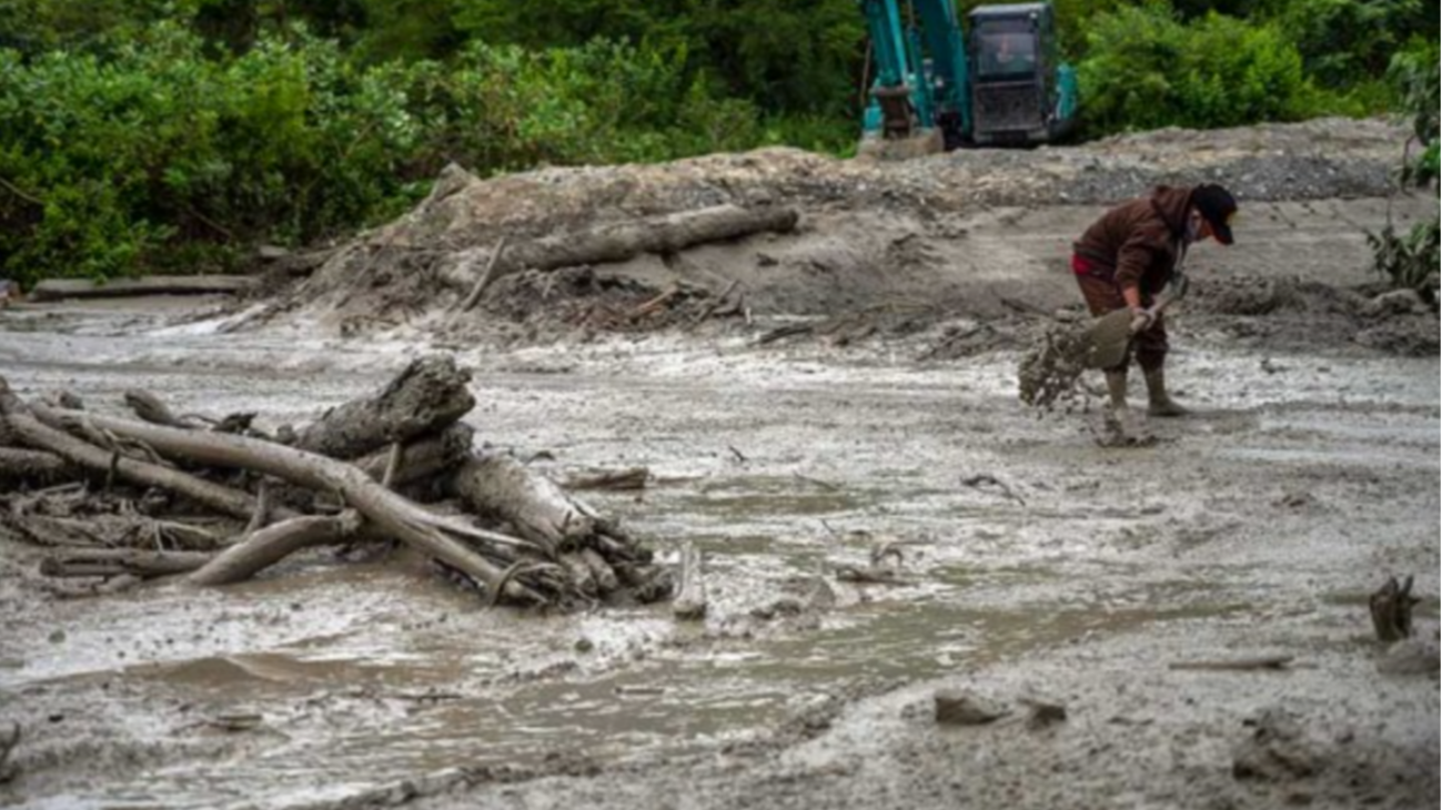 Banjir lumpur melanda pemukiman warga di Kabupaten Sigi, Sulawesi Tengah. (Foto: Istimewa)