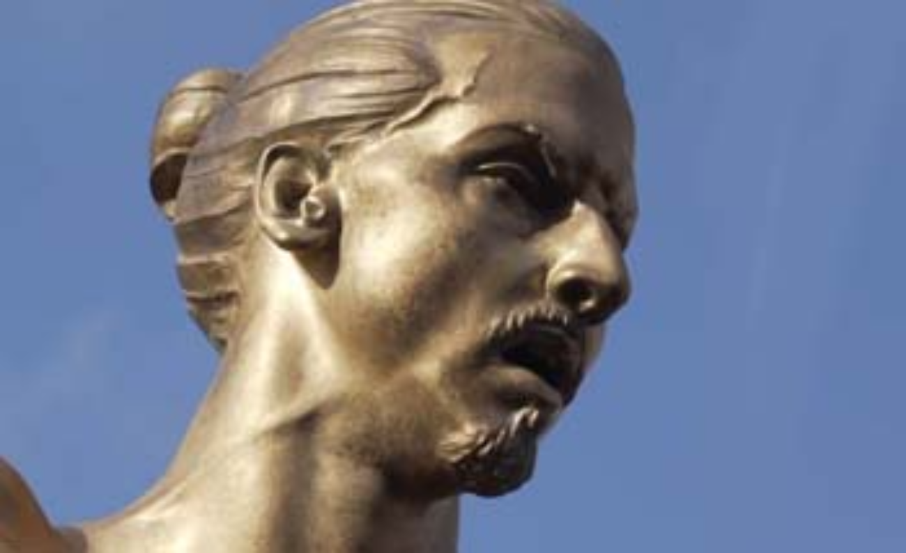 Patung  Ibrahimovic  di Ibukota Swedia, Malmo, sering dirusak orang tak dikenal. (Foto:Reuters)
