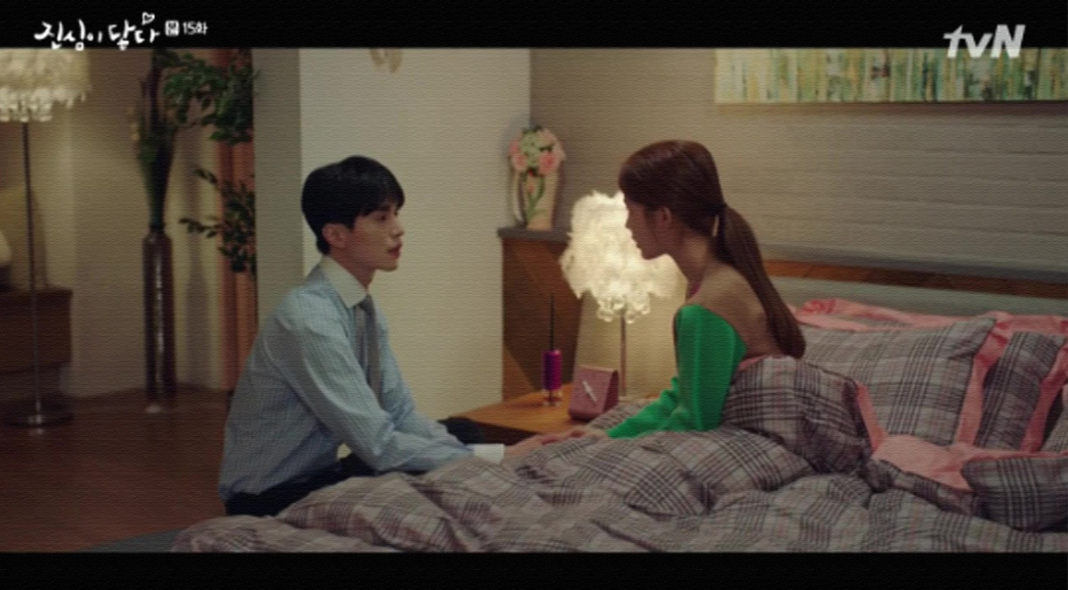 Salah satu adegan drama Korea (drakor) Touch Your Heart, Jung Rok kembali menjalin cinta dengan Yoon Seo. (Foto: tvN)