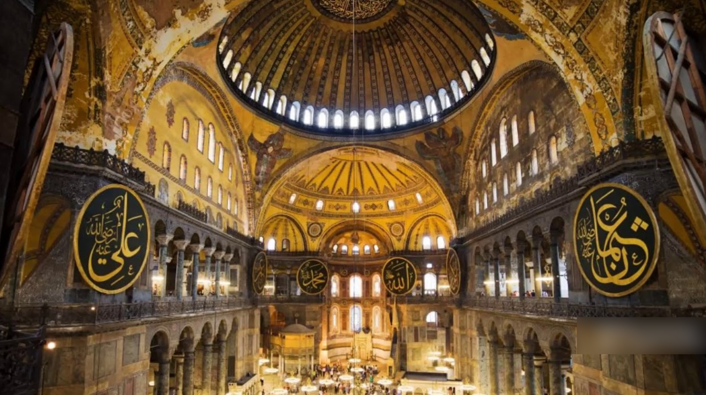 Museum Hagia Sophia (Ayasofya), Situs Warisan Dunia UNESCO, yang sebelumnya merupakan katedral Bizantium sebelum dikonversi menjadi masjid yang saat ini menjadi museum, di Istanbul, Turki. (Foto: the short history of turkey)