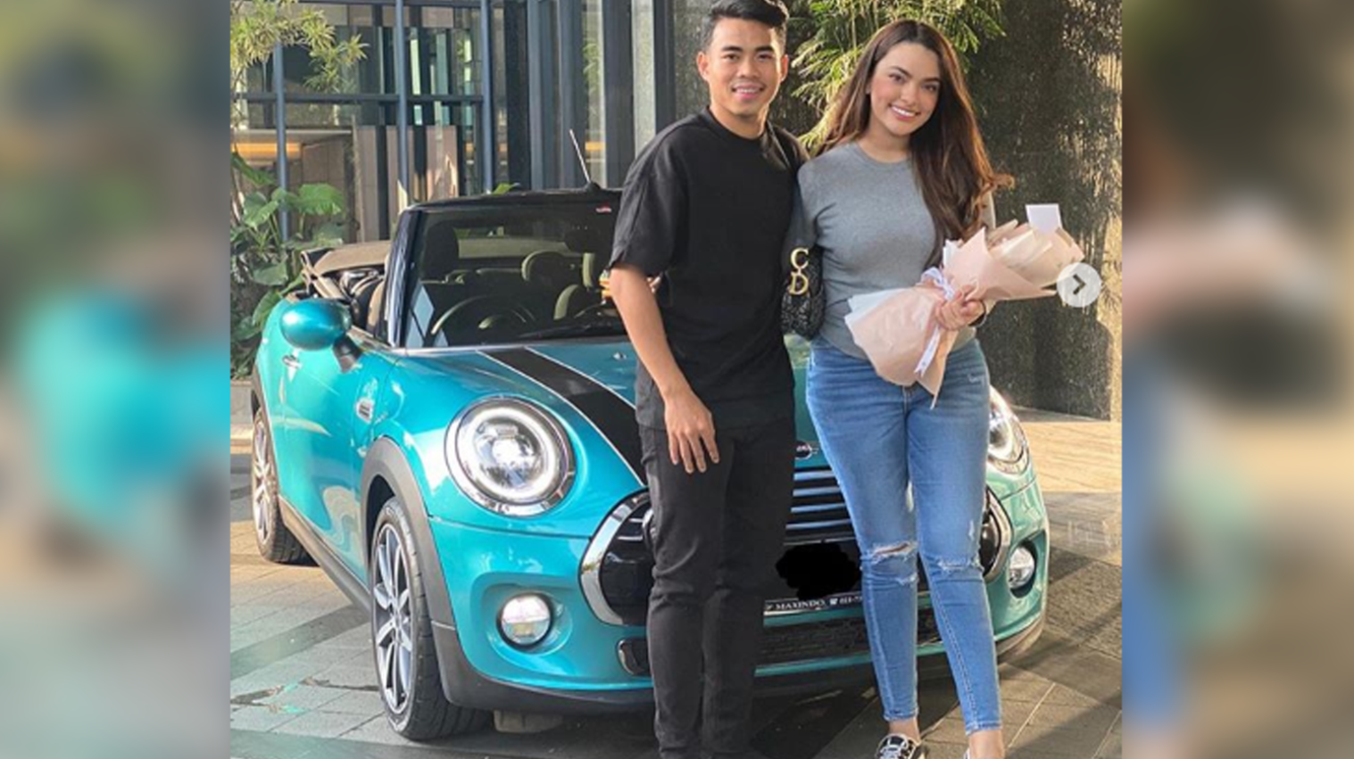 Pesepakbola Nurhidayat beri kado pacar, Sarah Ahmad, mobil mewah mini cooper di hari jadi pacaran ke-6 bulan. (Foto: Instagram)