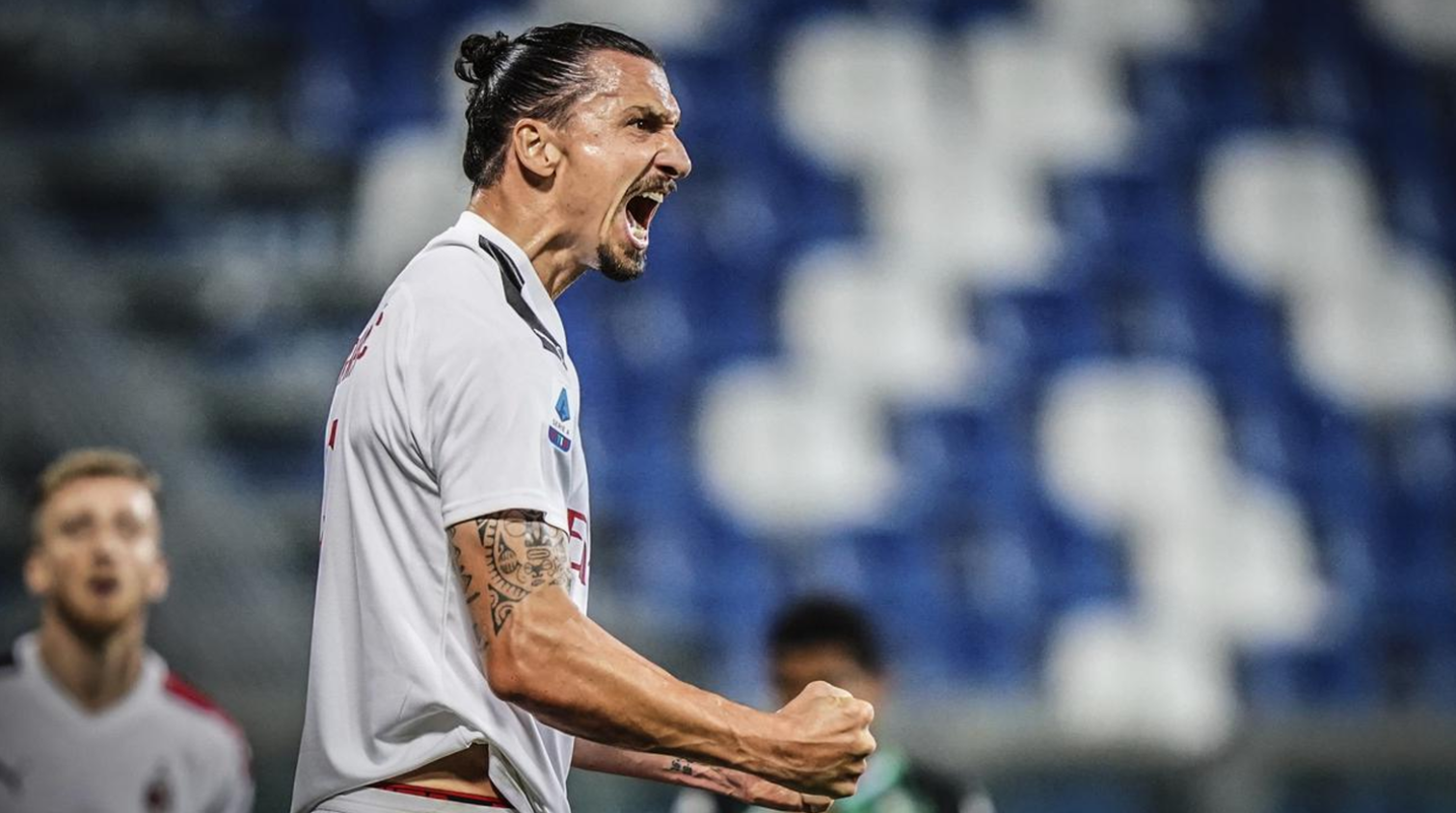 Ibrahimovic usai mencetak satu dari dua gol ke kawang Assuolo, Rabu dini hari. (Foto:Reuters)