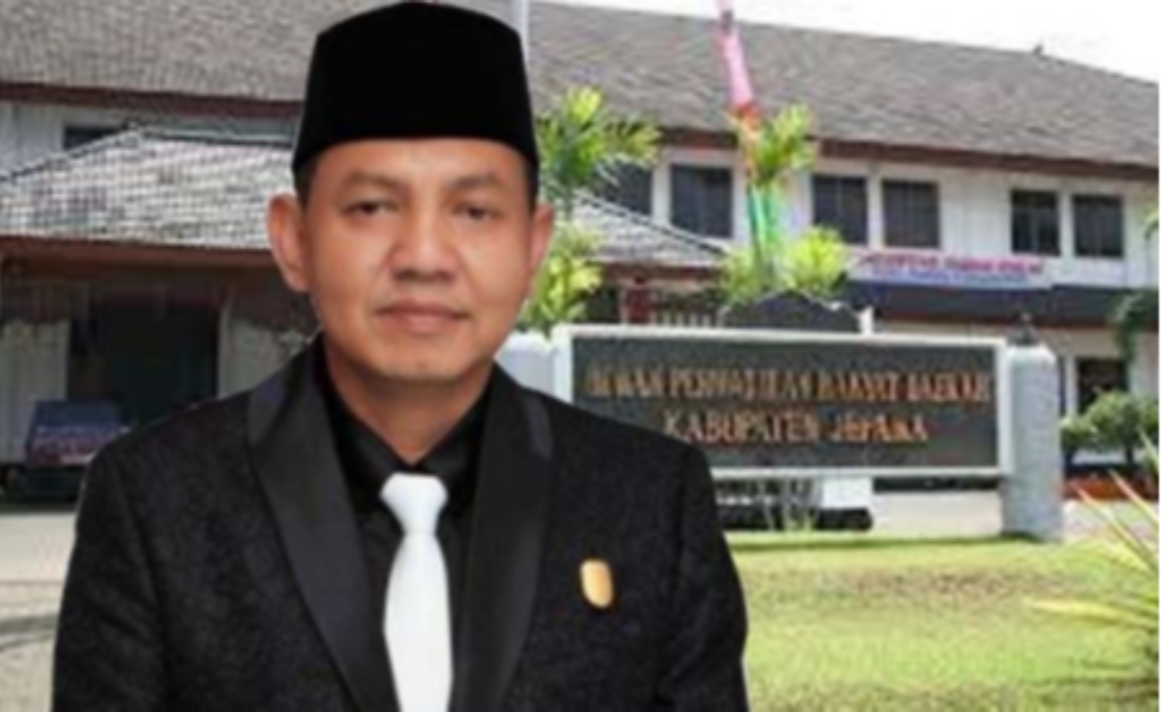Almarhum Imam Zusdi Ghozali, dan Kantor DPRD Kabupaten Jepara. (Foto: Antara/Ngopibareng)