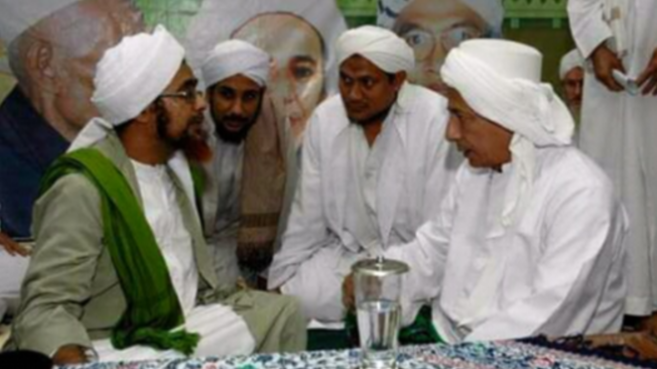 Habib Luthfi bin Yahya bersama Habib Umar bin Hafidz. (Foto: Istimewa)