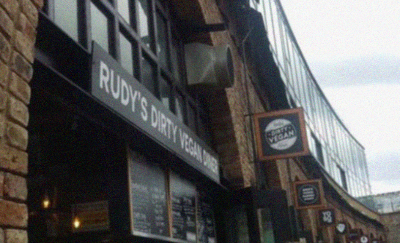 Toko Rudy's di London, jual apa saja kecuali daging.(Foto:TA)