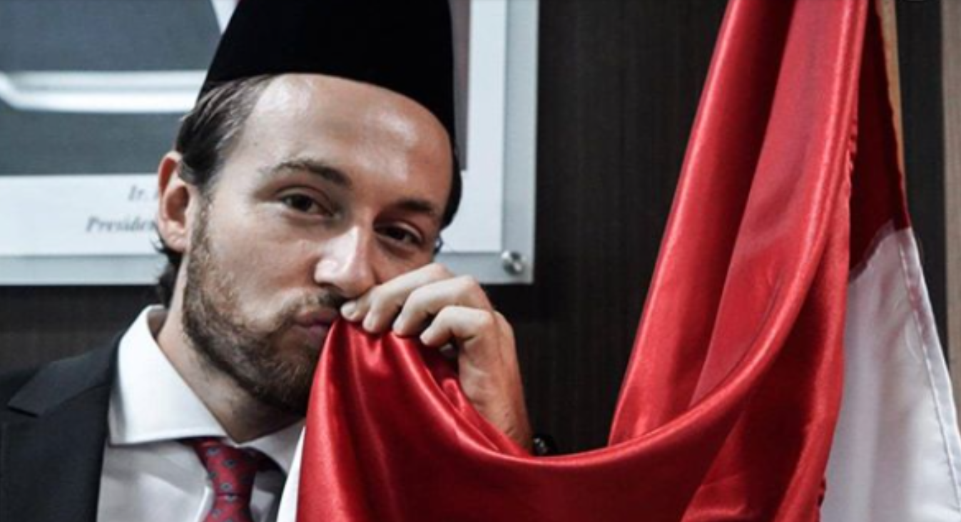 Marc Klok, pemain Persija Jakarta dengan nomor punggung 10, resmi menjadi Warga Negara Indonesia (WNI), usai mengucapkan sumpah di Kantor Kemenkum HAM, Kamis 12 November 2020. (Foto: Instagram @persija)