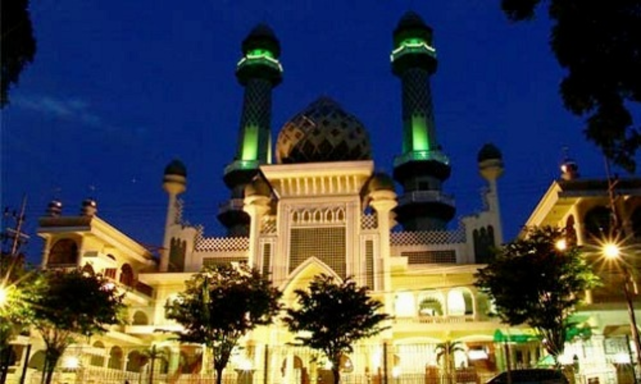 Masjid Jami Kota Malang dalam suasana malam yang indah. (Foto: Istimewa)