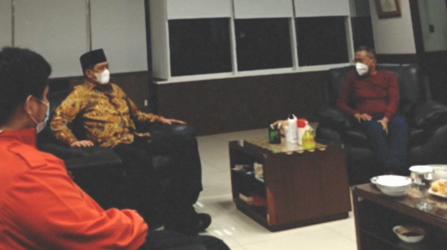Doni Monardo dan Dahlan Iskan di kantor BNBP. (Foto Dosway)