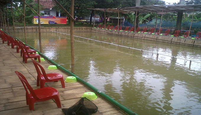 Ilustrasi salah satu kolam pemancingan di Surabaya. (Foto: Istimewa)
