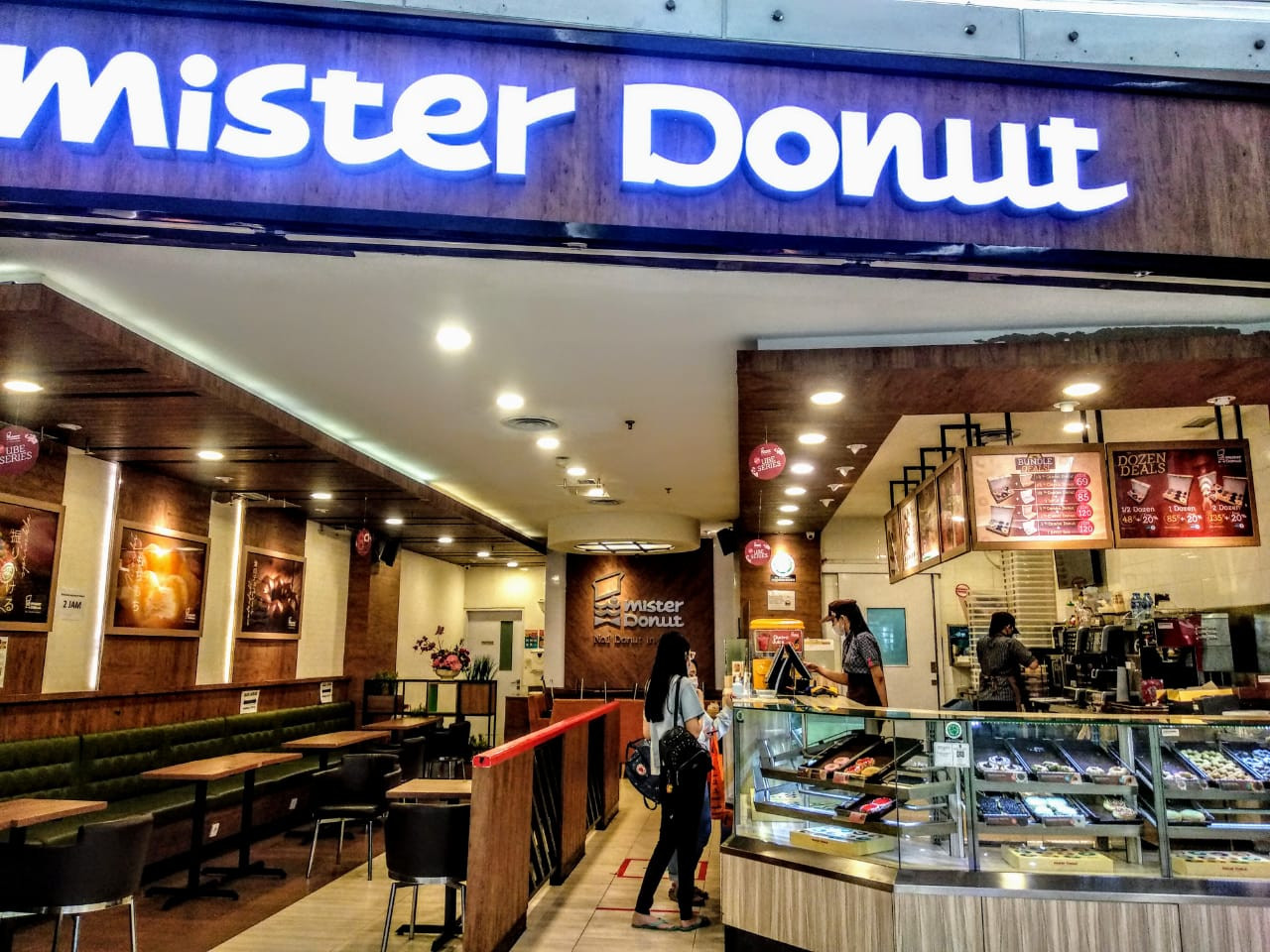 Gerai Mister Donut di lantai tiga mal Ciputra World Surabaya (Foto: Mutqiyyah Rizqi/Ngopibareng.id)