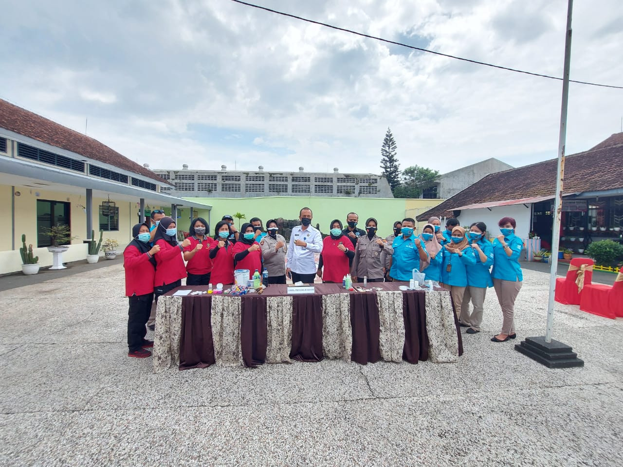 Jajaran Lapas Perempuan IIA Malang, BNN Kota Malang dan Polresta Malang Koa usai melakukan penggeledahan di kamar WBP (Foto: istimewa)