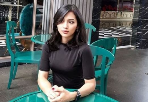 Era Setyowati alias Sierra, Miss Landscape Indonesia 2019 mengklaim anak kandungnya ditelantarkan suami siri. Pria tersebut berinisial Prof M, bos BUMN. (Foto: Instagram)