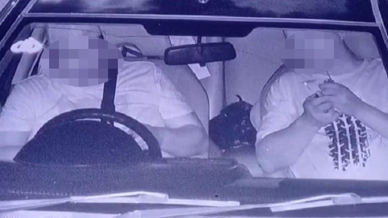 Kompol YC tak menyadari aksinya nyabu bersama ketiga rekannya di dalam mobil terekam kamera CCTV. (Foto: Istimewa)