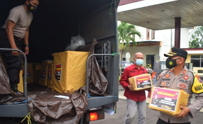 Polres Bondowoso Kirim Bantuan sembako Korban Banjir NTT. (Foto: Istimewa)