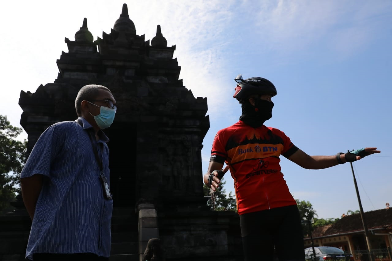 Gubernur Jawa Tengah Ganjar Pranowo saat meninjau pembangunan infrastruktur Candi Borobudur