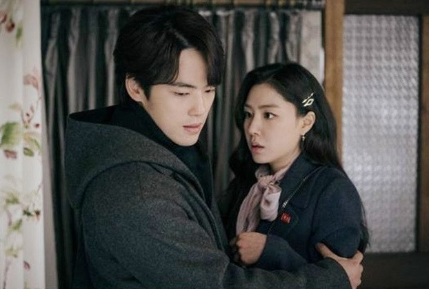 Akting Seo Ji Hye dan Kim Jung Hyun di drama Korea Selatan (drakor) Crash Landing on You. (Foto: tvN)