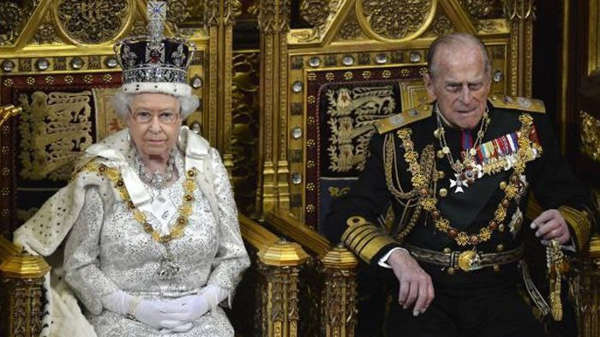 Pangeran Philip, Duke of Edinburgh, mendampingi sang istri, Ratu Elizabeth II. (Foto: Istimewa)