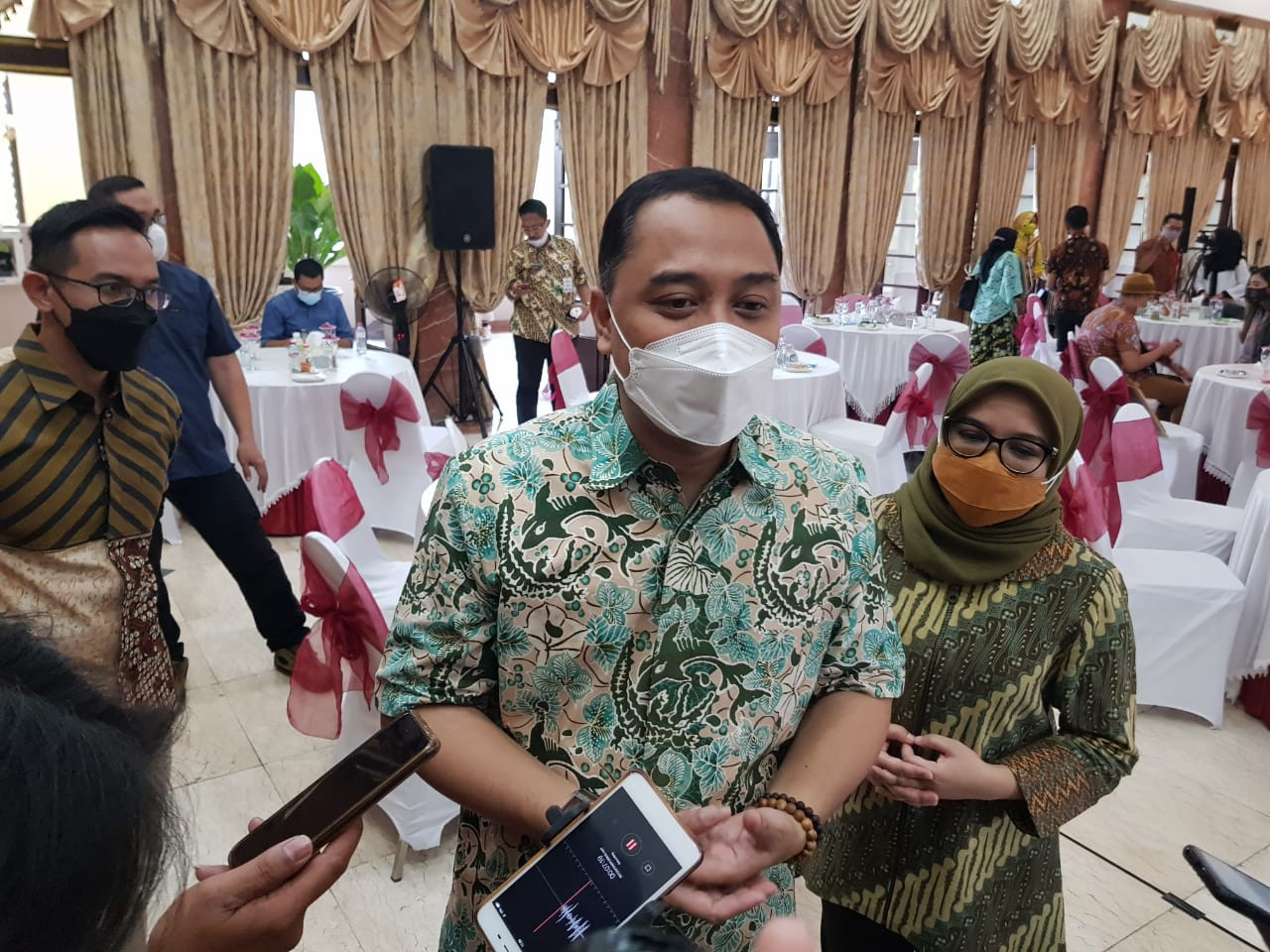 Walikota Surabaya, Eri Cahyadi, saat ditemui di Balai Kota Surabaya, Jumat 9 April 2021. (Foto: Fariz Yarbo/Ngopibareng.id)