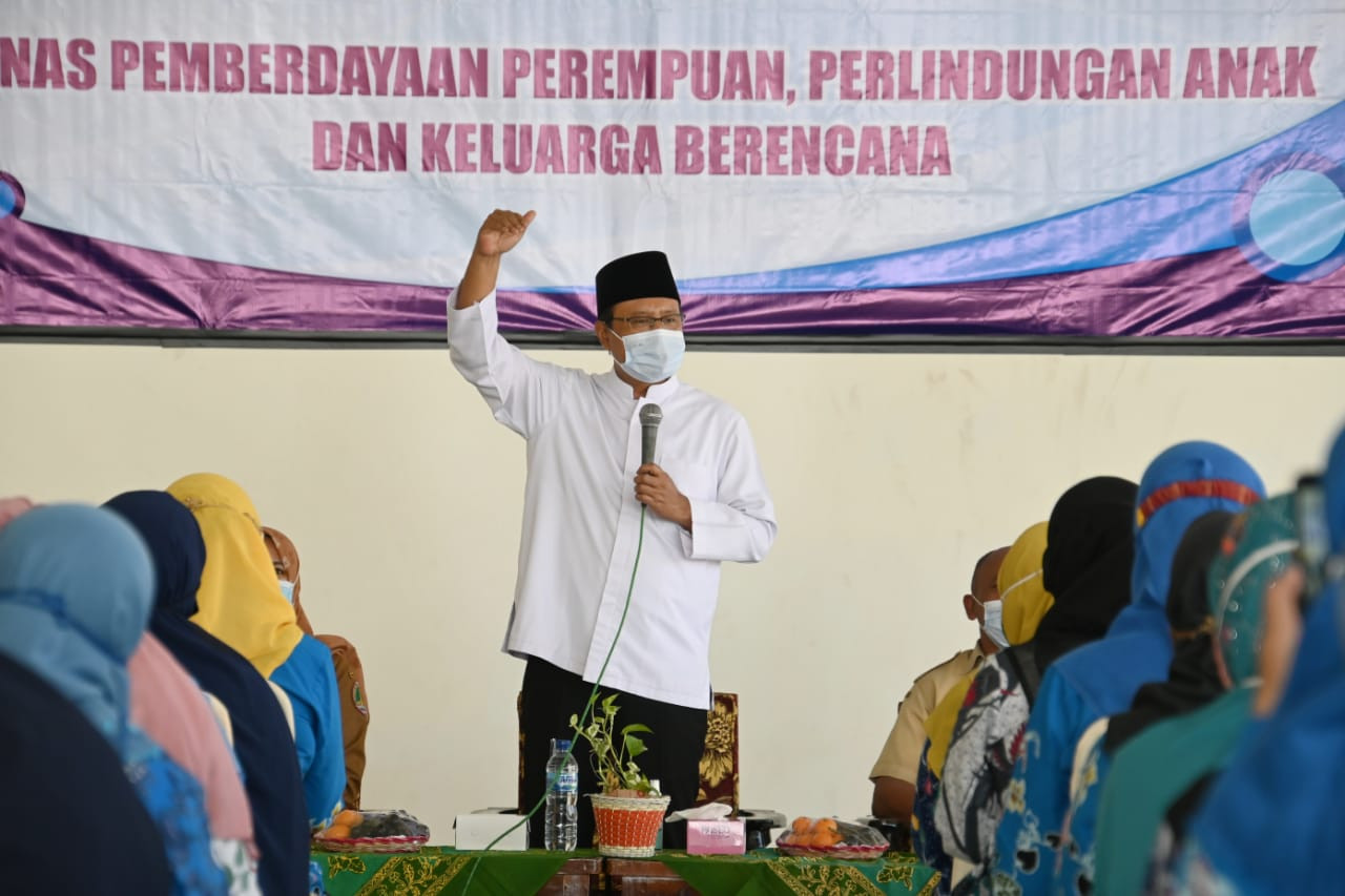 Walikota Pasuruan, Jawa Timur, Saifullah Yusuf atau Gus Ipul saat memberikan pengarahan kader KB Dinas Pemberdayaan Perempuan, Perlindungan Anak dan Keluarga Berencana, Senin 12 April 2021. (Foto: Istimewa)
