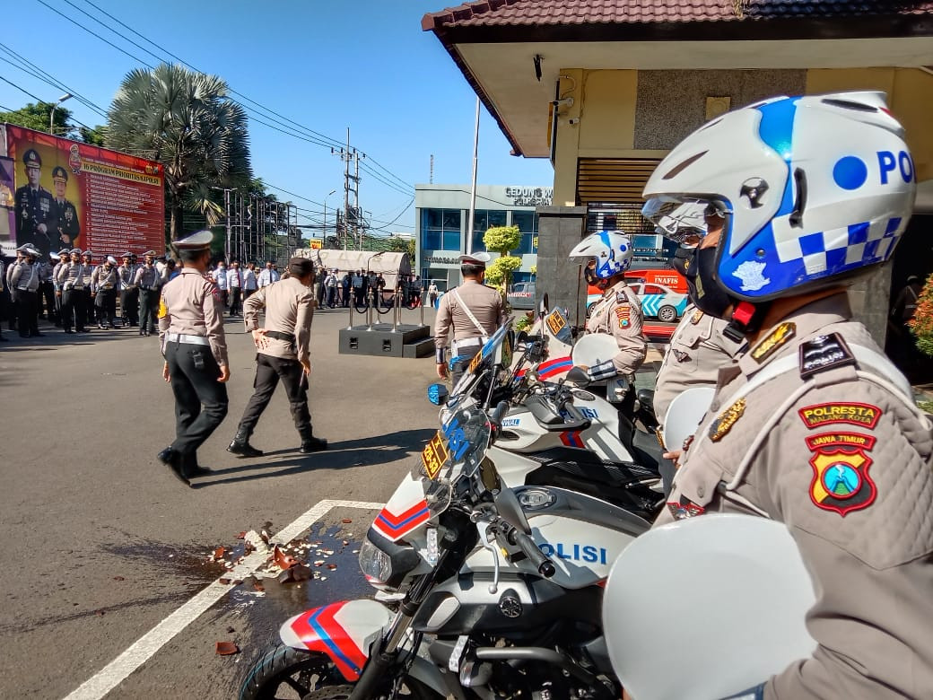 Pelepasan personel untuk Operasi Keselamatan Semeru 2021 di Mapolresta Malang Kota (Foto: Lalu Theo/ngopibareng.id)