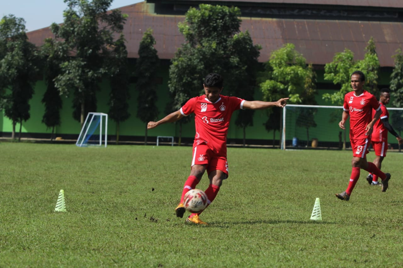 Ibrahim Sanjaya, gelandang bertahan Persik Kediri saat latihan bersama tim. (Foto: Istimewa)