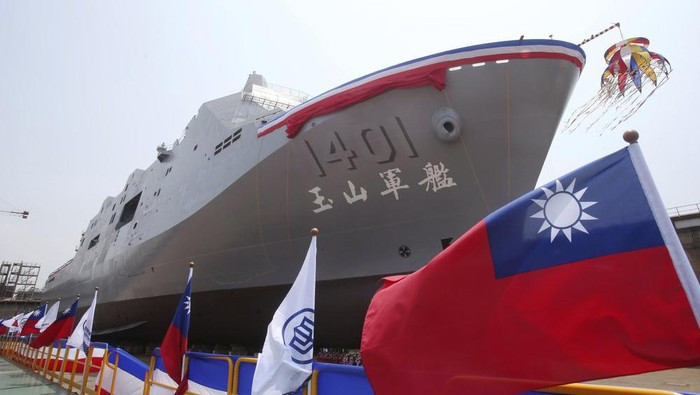 Kapal Amfibi Taiwan bernama Yu Shan. (Foto: AP-Ying-ying)