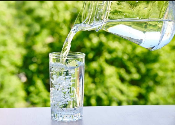 Pentingnya membagi waktu minum air putih ketika berpuasa. (Foto: google)