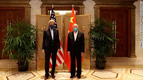 Xie Zhenhua dan John Kerry. (Foto: cnn)